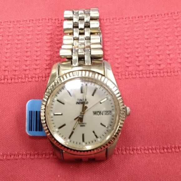 Timex Indiglo Classic Silver Watch - Picture 1 of 1